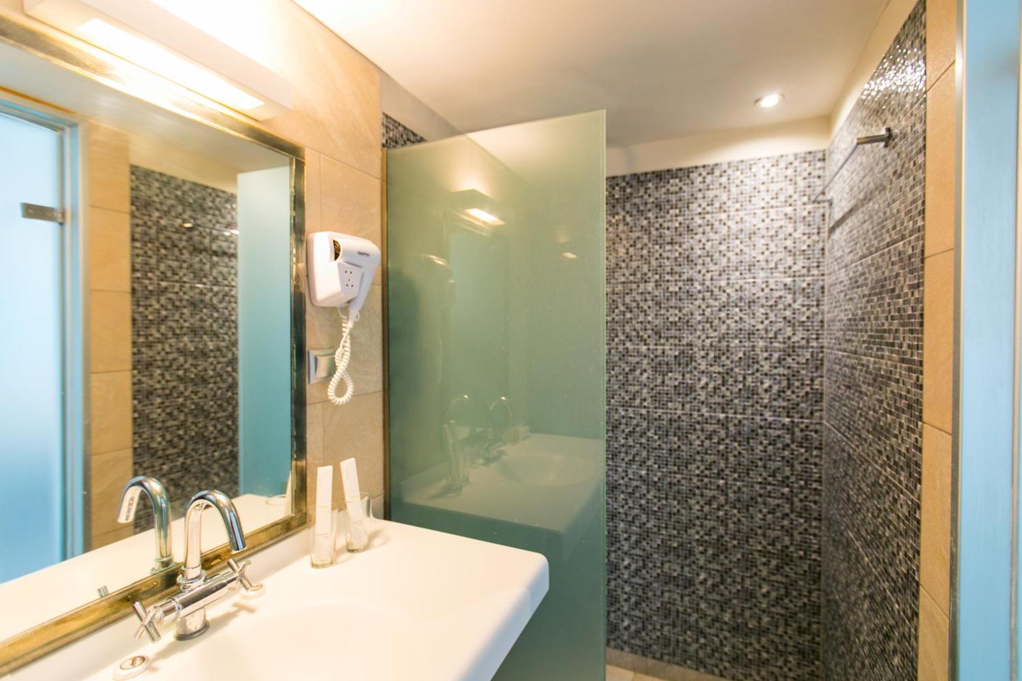 Resol Hotel Bali  Экстерьер фото
